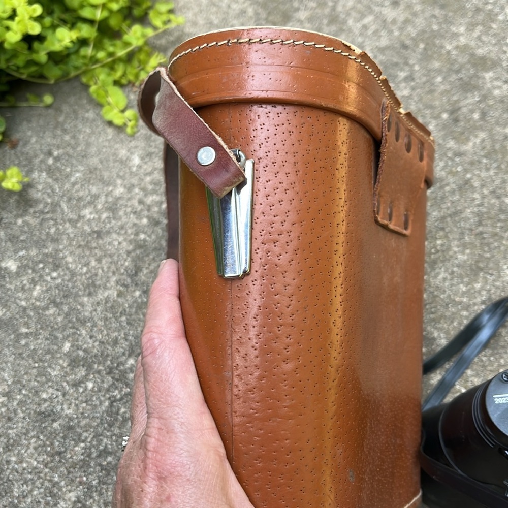 Vintage Tasco Binoculars in Leather Carrying Case - Picture 12 of 13